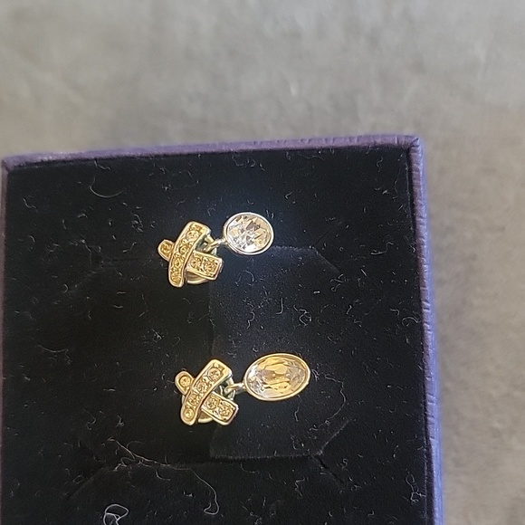 Swarovski set -- necklace and earrings - Picture 5 of 7